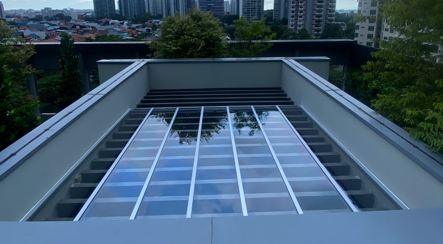 Outdoor shade polycarbonate awning design