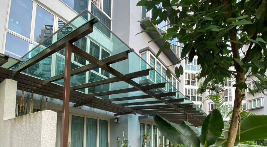 Metal support structure for polycarbonate awning