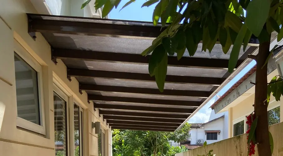 Polycarbonate awning side structure detail