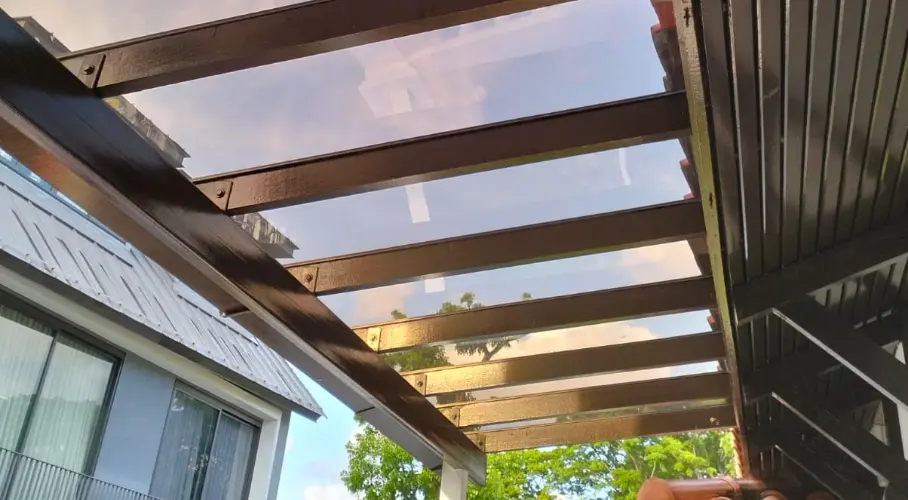Polycarbonate roofing awning frame structure detail